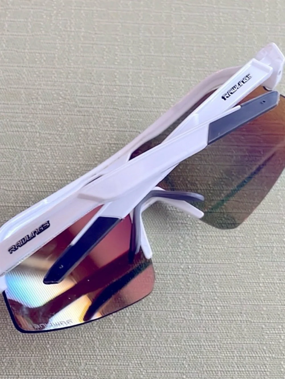 Rawlings RY134 Youth Boys Girls Sports White Shield Sunglasses & Zip Case